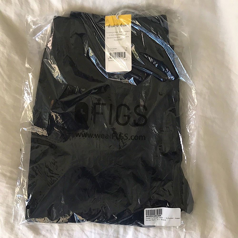 Figs scrubs Asan 6 pocket jogger. Size S. NWT.